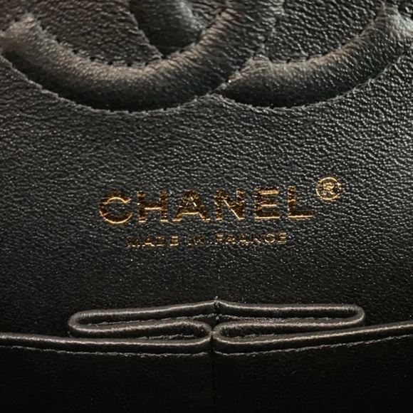 Authentic Chanel Small Classic Flap Chevron Black Caviar GHW - Picture 5 of 16